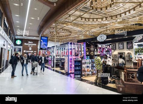 Shops and stores in Charles de Gaulle Airport.